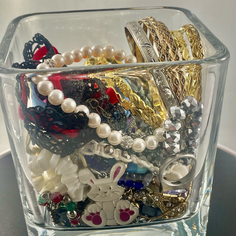 Gold and Pearl Mixed Women’s/ Child’s Mystery Bag.